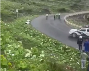 突发！越野车巴朗山侧翻，2人死亡