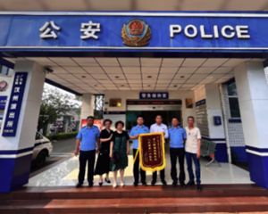 27小时昼夜寻找！走失老人终寻回