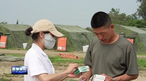 什邡：“健康礼包”进军营 义诊活动暖兵心