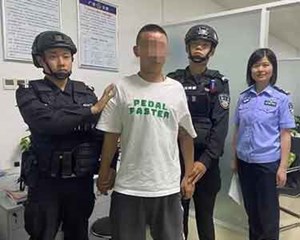 逃犯办证自投罗网，警方当场抓获