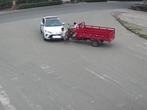 停车让行都被撞上了，路口转弯到底该怎么转？