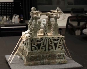 脑洞大开之青铜神坛：穿越历史的遐想