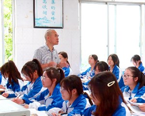 邓荣康：每个学生都是一座“金矿”