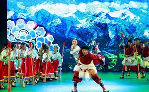 好“戏”登场 | 10月30日，在德阳文庙广场，欣赏阿坝之美