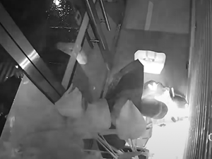 德阳一金店被盗10万余元！监控下，小偷竟然……
