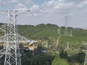 好消息！德阳220千伏线路迁改工程成功跨越G5京昆高速、宝成铁路