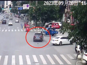 事发德阳市区！男子驾车失控连撞11车！原因竟是……