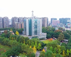 广汉发出首张“全国通办”临时居民身份证