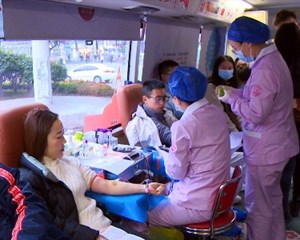 什邡：传递真情大爱 市民群众踊跃无偿献血