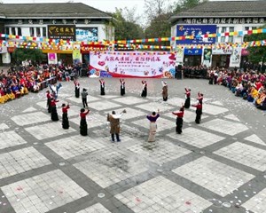 绵竹：共赴锅庄盛会 跳出民族团结“同心圆”