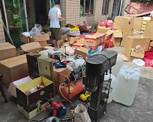 遭起！公然违法！绵竹一对夫妻被逮捕→