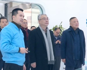 王雁飞率省人大常委会调研组到我市调研