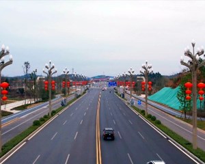 中江：挂灯笼亮彩灯 增添节日氛围感
