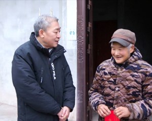 何明俊率队赴中江看望慰问困难群众