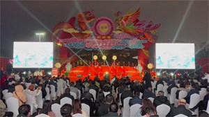 2月2日晚，2024第十五届德阳灯会开灯仪式在玄珠湖公园盛大举行
