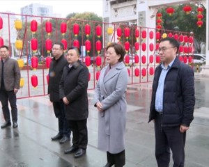 朱莉走访慰问市政一线工作人员及建档困难职工
