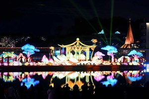 德阳灯会门票+9.9元，即可乘坐旌湖游船哦！购买方式→
