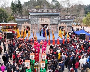 罗江：祭庞统 逛庙会