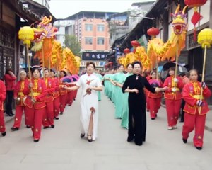古镇芳华醉时光 油菜花开美如画