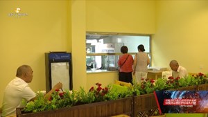 罗江：社区里面享“口福” 助老餐厅来服务