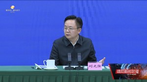 始终坚持生态优先绿色发展 全力以赴管好田护好林治好水